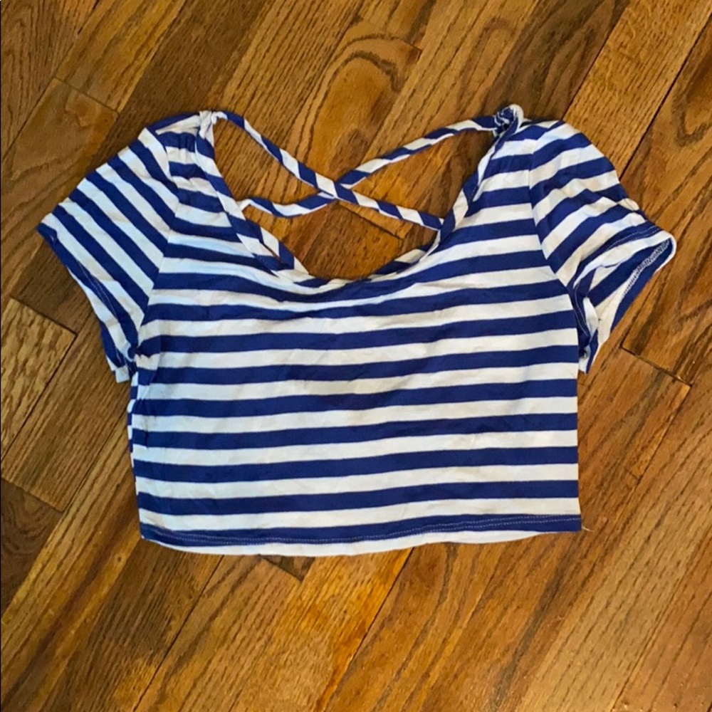 Delias crop top